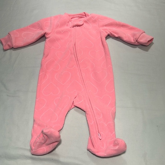 Carter's - Fleece footed sleeper with embossed heart design. Size 3 months - Picture 1 of 4